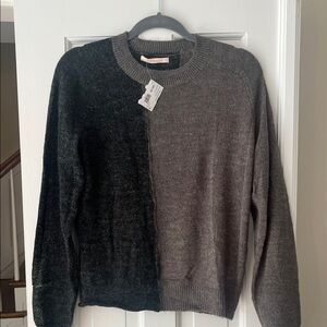 Olivaceous Women's Black and Gray Crewneck Sweater